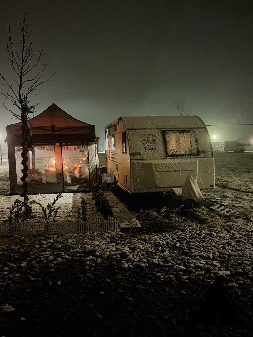 Kirpi camping karavan parkı Fotoğrafı