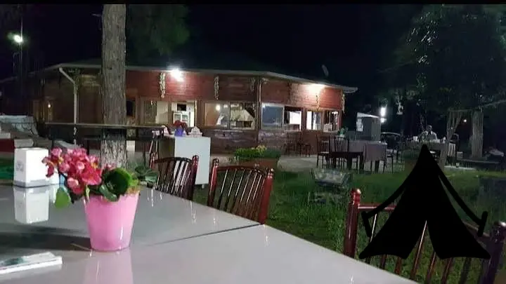 Çamlık kamp karavan park alanı gönüldag Fotoğrafı