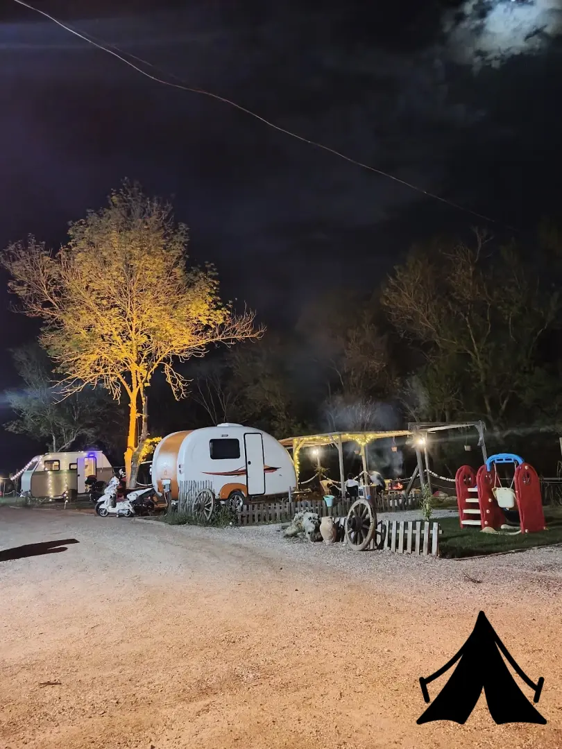 By Alya Camping Karavan Park Kamp Alanı Fotoğrafı