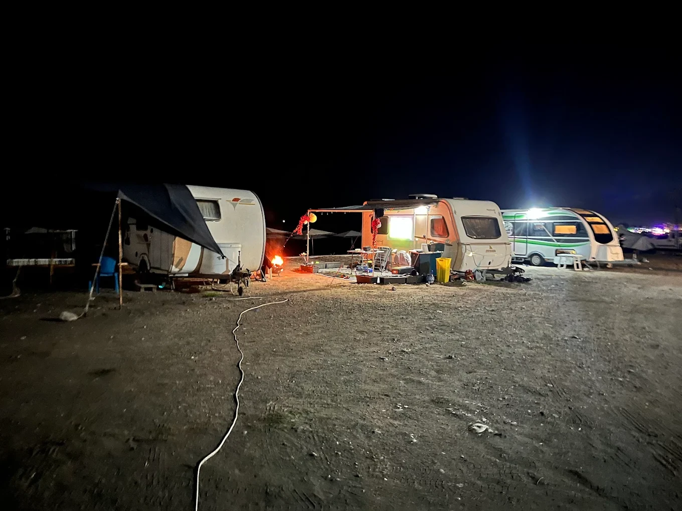 Gece karavan kamp alanı