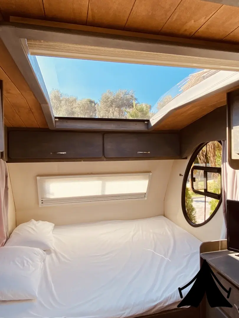 Güneşte Karavan Otel Fotoğrafı