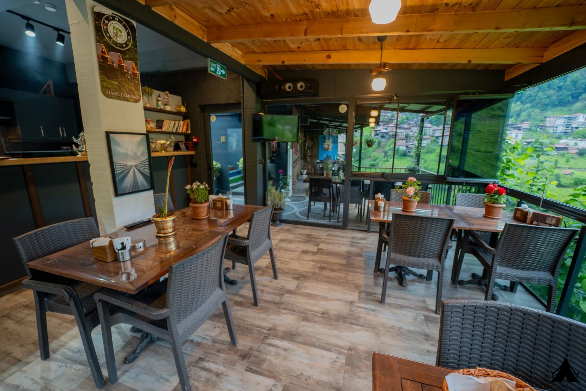 Danzi Camping restoran oturma alanı