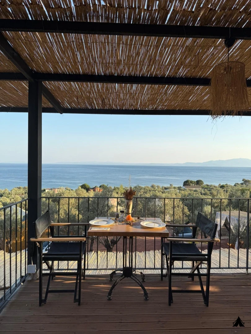 assos-patio-glamping-teras-romantik-midilli-manzara