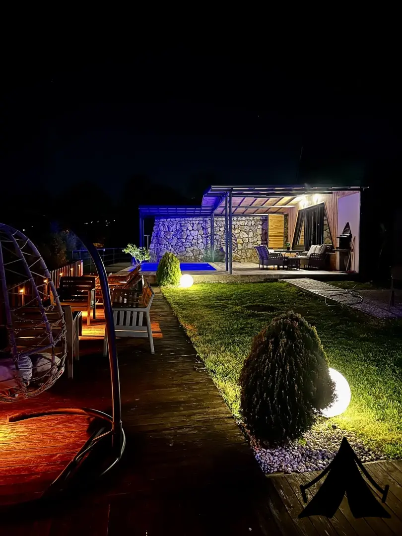 Black Wooden Bungalov Fotoğrafı