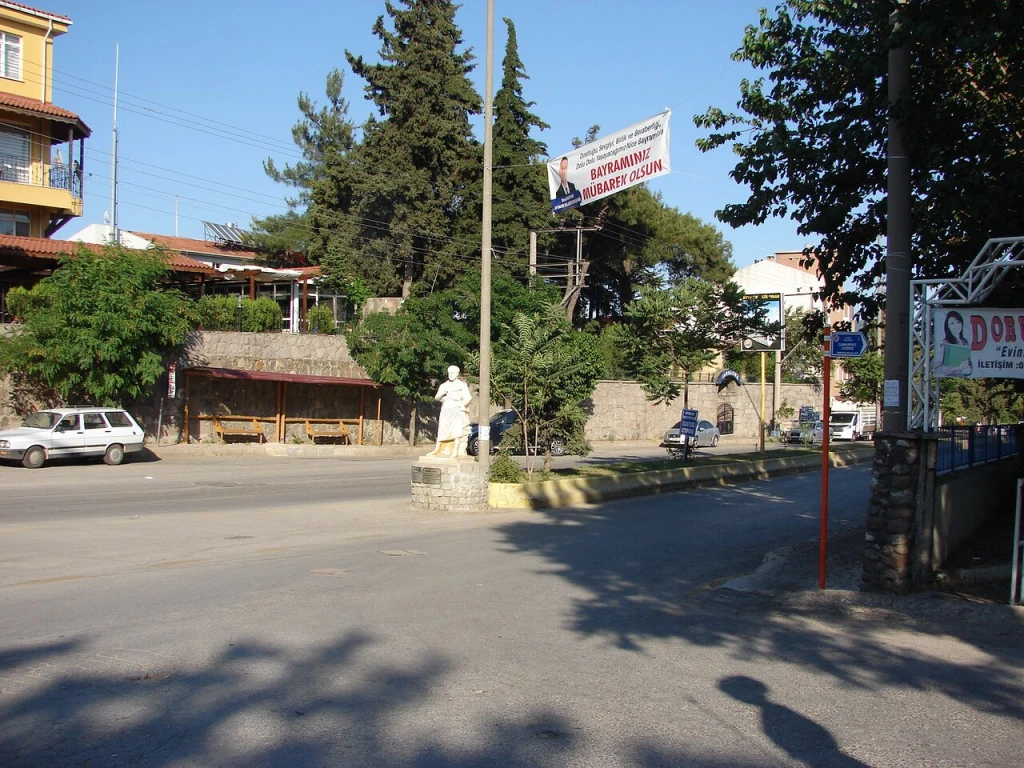 Aristo Heykeli — fotoğraf 5