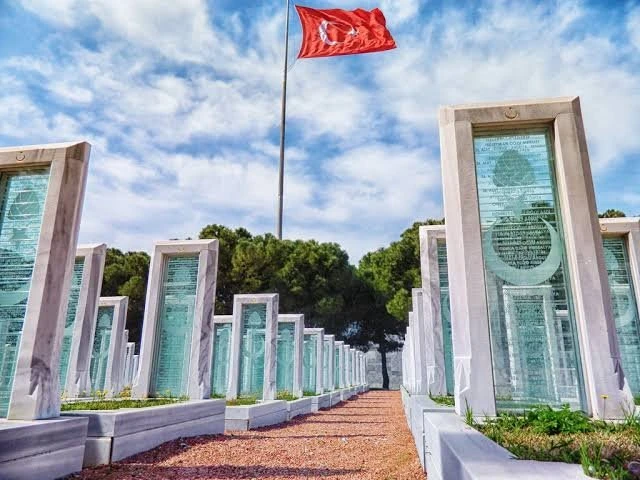 Kırmızı Sırt 125. Alay Siperleri — fotoğraf 3